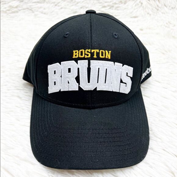 Reebok Women’s NHL Boston Bruins Sequin Hat - Picture 1 of 5